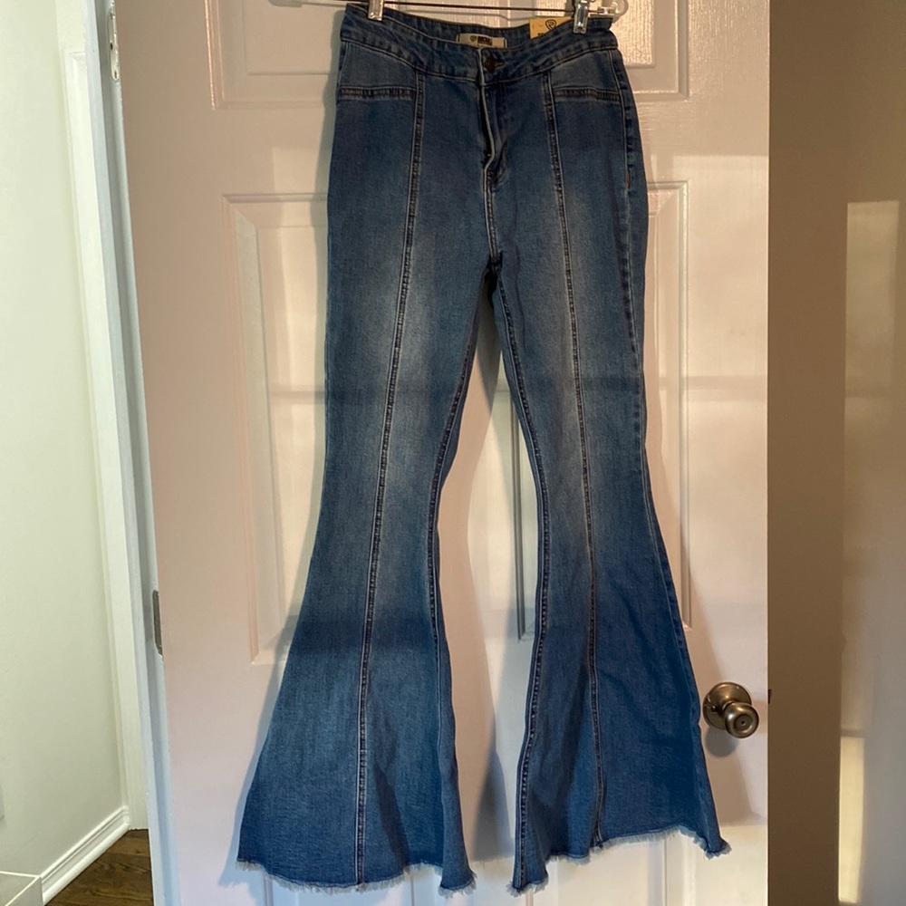 Brand new rock ‘n’ roll, bellbottoms extra stretch, slimming jeans